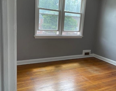 908 Evesham Avenue - Photo Thumbnail 5