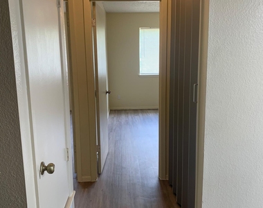 523 Greenlawn Blvd - Photo Thumbnail 4