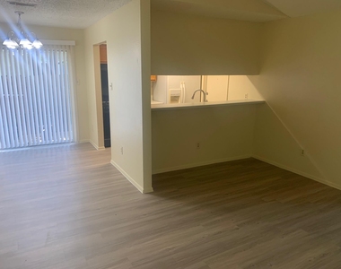 523 Greenlawn Blvd - Photo Thumbnail 14