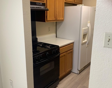 523 Greenlawn Blvd - Photo Thumbnail 6