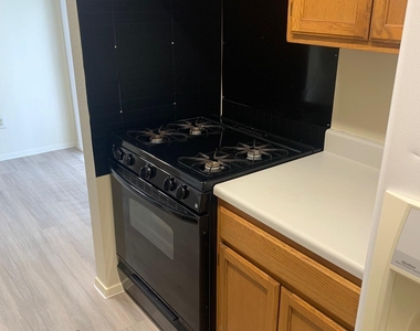 523 Greenlawn Blvd - Photo Thumbnail 8