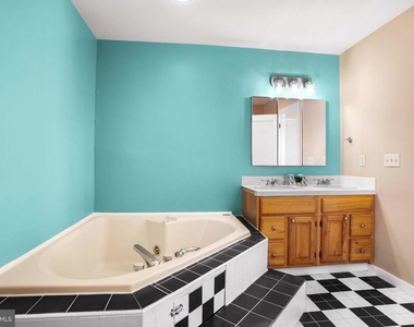 4734 Oak Road - Photo Thumbnail 24