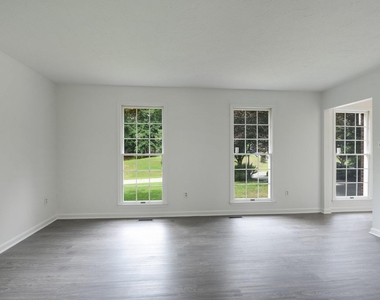 91 Premier Court - Photo Thumbnail 3