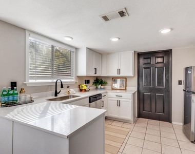 12901 Lamplight Village Ave - Photo Thumbnail 9