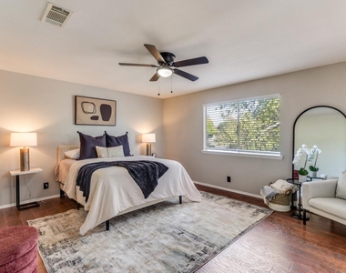 12901 Lamplight Village Ave - Photo Thumbnail 13