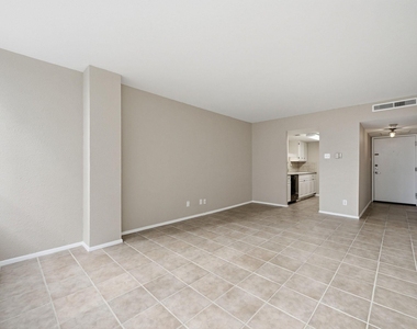 1800 Lavaca St - Photo Thumbnail 3