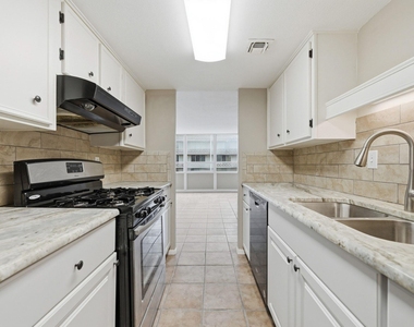 1800 Lavaca St - Photo Thumbnail 8