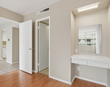 1800 Lavaca St - Photo Thumbnail 11