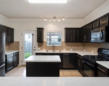 7513 S Glenn St - Photo Thumbnail 6