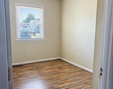 847 Lincoln Street - Photo Thumbnail 3