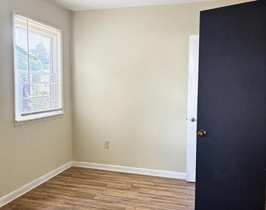 847 Lincoln Street - Photo Thumbnail 8