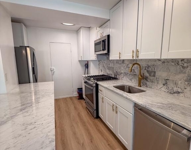 4201 Cathedral Avenue Nw - Photo Thumbnail 4