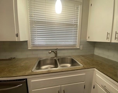 5205 Knight Cir - Photo Thumbnail 11