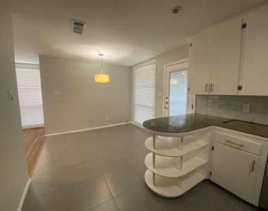 5205 Knight Cir - Photo Thumbnail 10