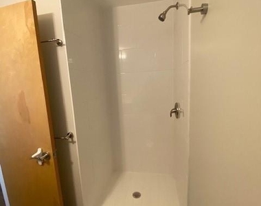 5205 Knight Cir - Photo Thumbnail 8