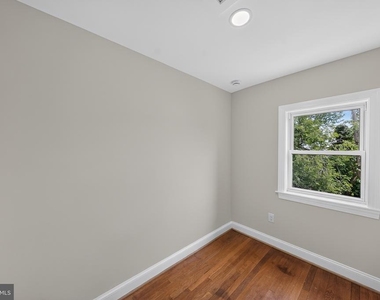 1712 U Street Se - Photo Thumbnail 8