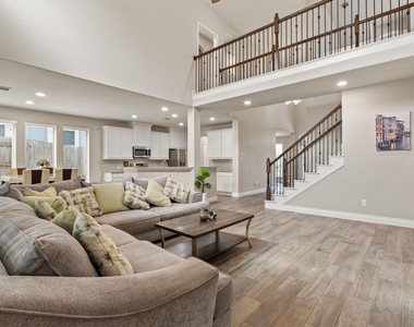 180 Santa Maria St - Photo Thumbnail 2