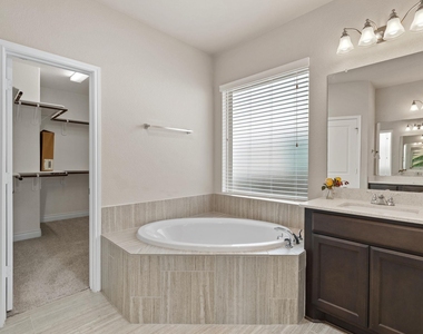 180 Santa Maria St - Photo Thumbnail 17