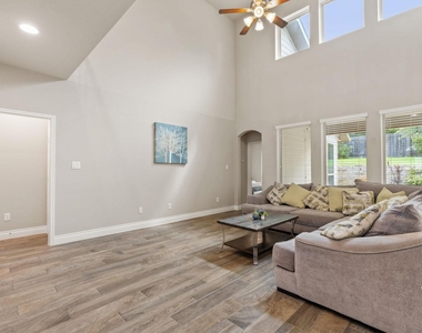 180 Santa Maria St - Photo Thumbnail 3