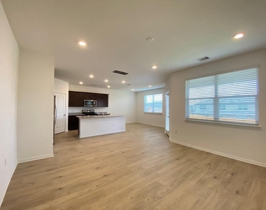 100 Calla Ln - Photo Thumbnail 4