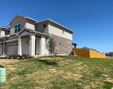 100 Calla Ln - Photo Thumbnail 8