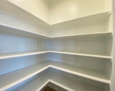 100 Calla Ln - Photo Thumbnail 9
