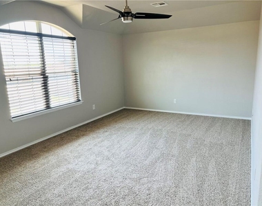 1542 Haynie Bnd - Photo Thumbnail 7
