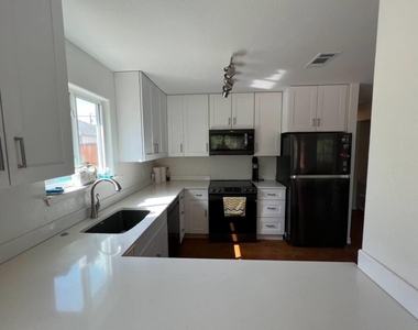 111 E Hickory Dr - Photo Thumbnail 8