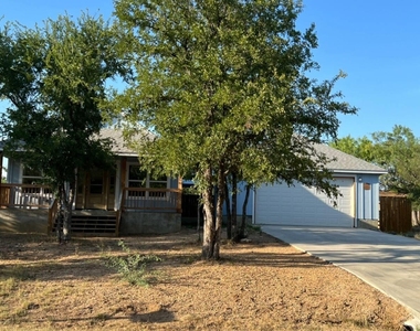 111 E Hickory Dr - Photo Thumbnail 2