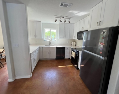 111 E Hickory Dr - Photo Thumbnail 7