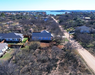 111 E Hickory Dr - Photo Thumbnail 3