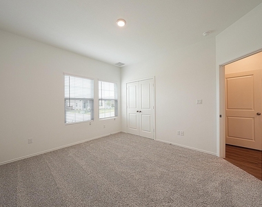 932 Mallow Rd - Photo Thumbnail 9