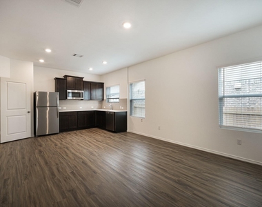 932 Mallow Rd - Photo Thumbnail 7
