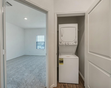 932 Mallow Rd - Photo Thumbnail 8