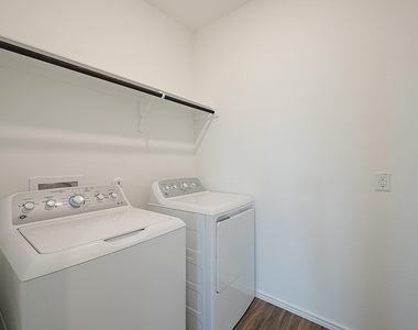 932 Mallow Rd - Photo Thumbnail 12