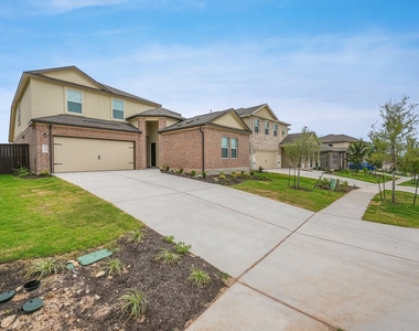 932 Mallow Rd - Photo Thumbnail 2