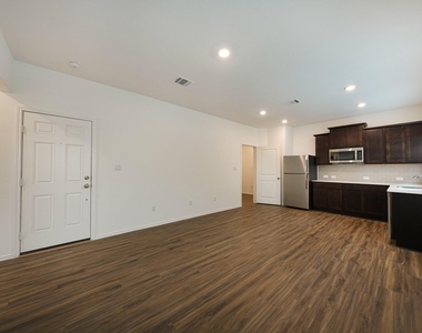 932 Mallow Rd - Photo Thumbnail 6
