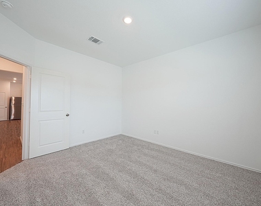 932 Mallow Rd - Photo Thumbnail 10