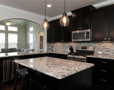 104 Auburn Cv - Photo Thumbnail 9