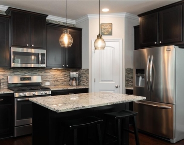 104 Auburn Cv - Photo Thumbnail 8