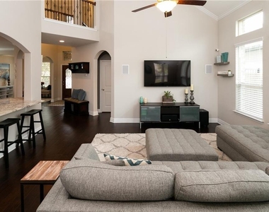 104 Auburn Cv - Photo Thumbnail 14