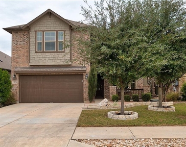 104 Auburn Cv - Photo Thumbnail 1