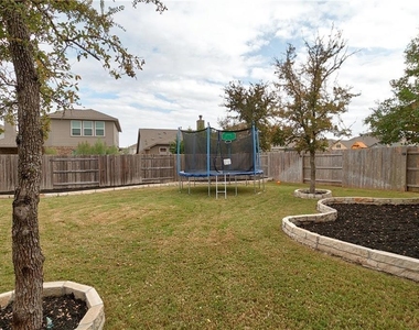 104 Auburn Cv - Photo Thumbnail 32