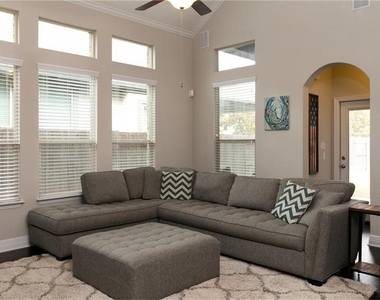104 Auburn Cv - Photo Thumbnail 15