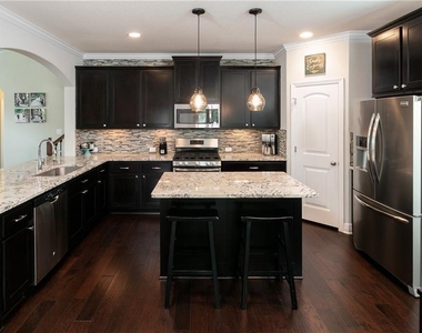104 Auburn Cv - Photo Thumbnail 7