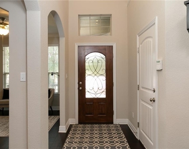 104 Auburn Cv - Photo Thumbnail 4