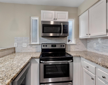 6810 Deatonhill Dr - Photo Thumbnail 9