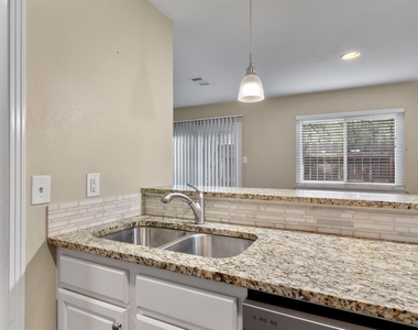 6810 Deatonhill Dr - Photo Thumbnail 10