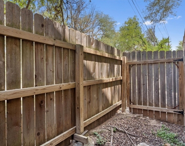 6810 Deatonhill Dr - Photo Thumbnail 16