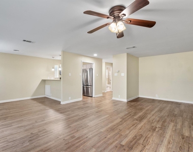 6810 Deatonhill Dr - Photo Thumbnail 3